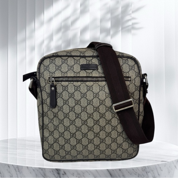 Gucci front zip messengerMen's Bag